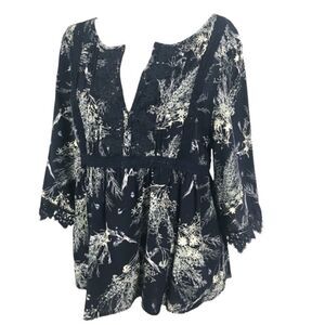 Hazel Lace Trim Boho Chic Bird Print Blouse Top Blue hi-lo hem Women’s Medium